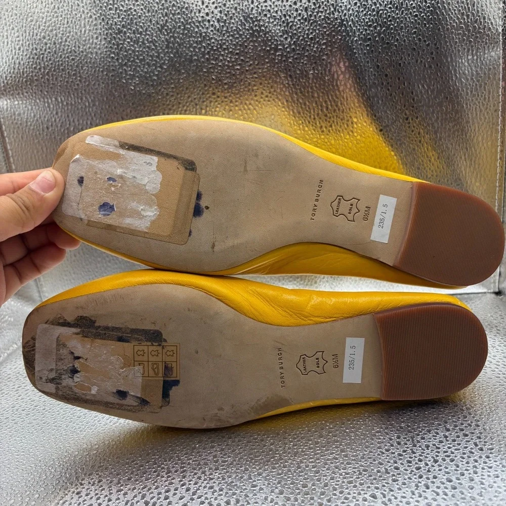 Size 6.5‎ M Tory Burch Tory Charm Yellow Goldfinch Cream Embossed Flat Loafers